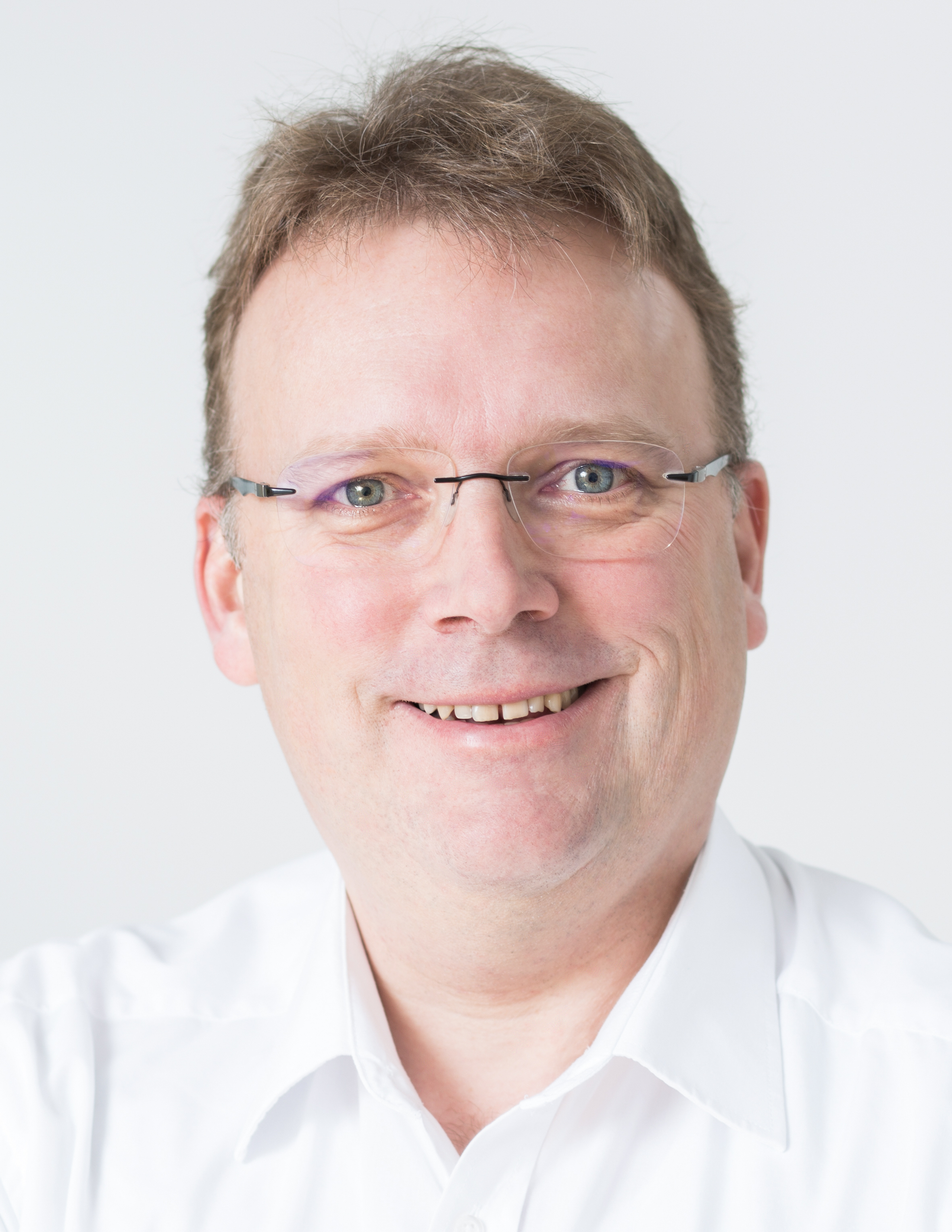 Dr. Karsten Buesser